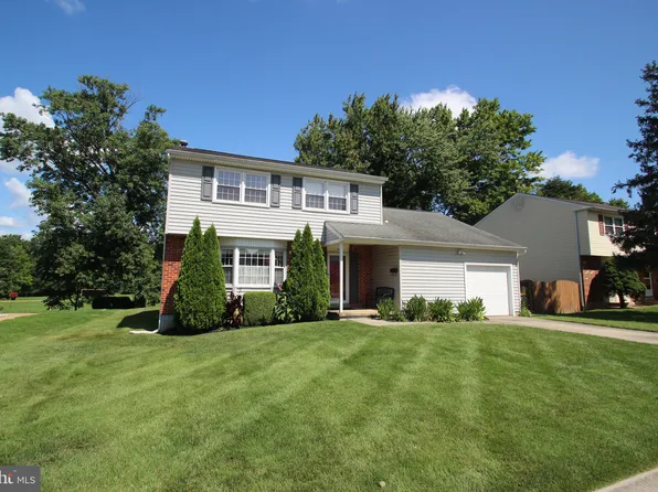 10 Donwood Dr, New Castle, DE 19720