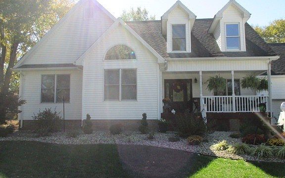 2nd image of 1041 Holly Dr