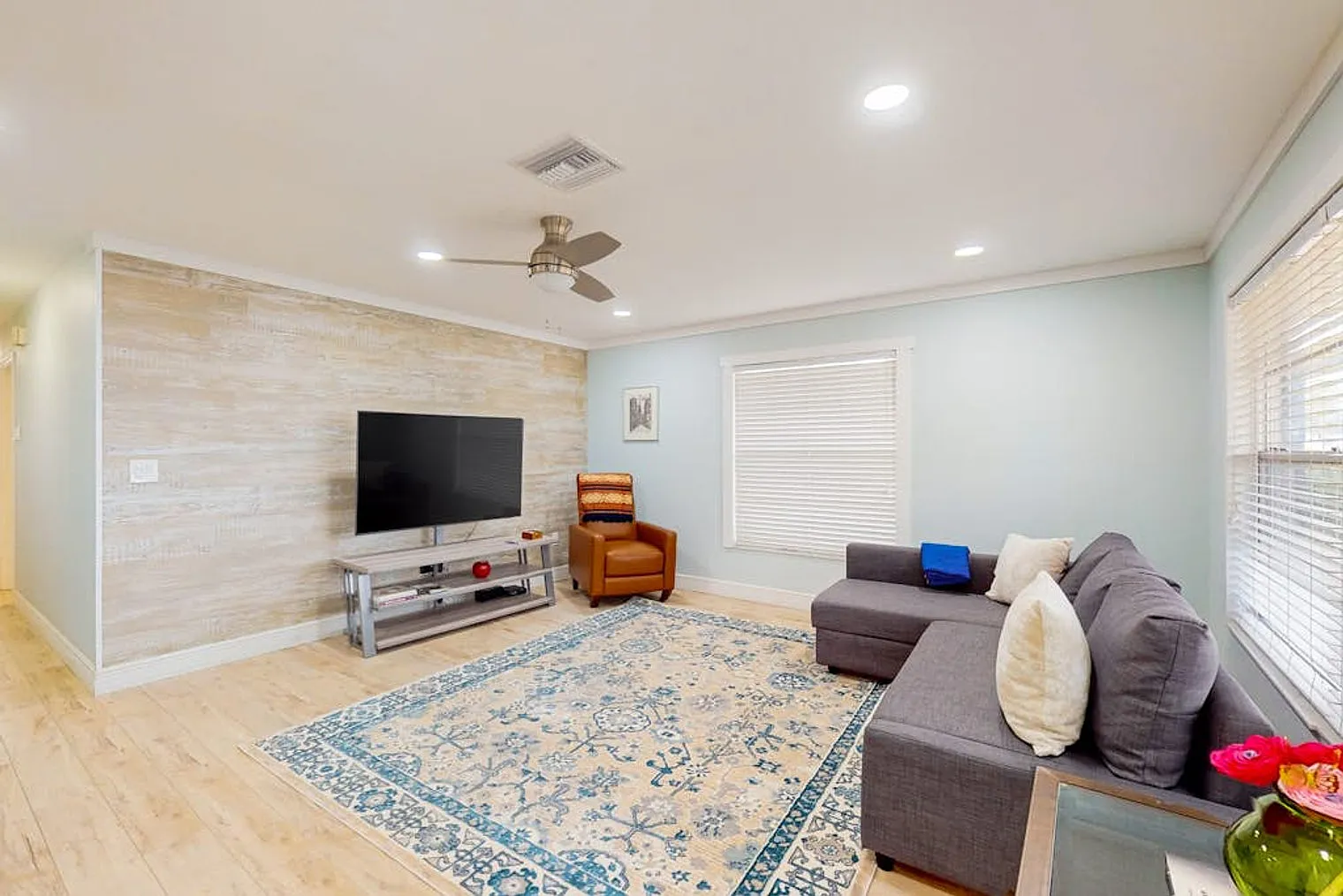 3 bed, 2.0 bath, 1582 sqft, $3,402 — Photo 1