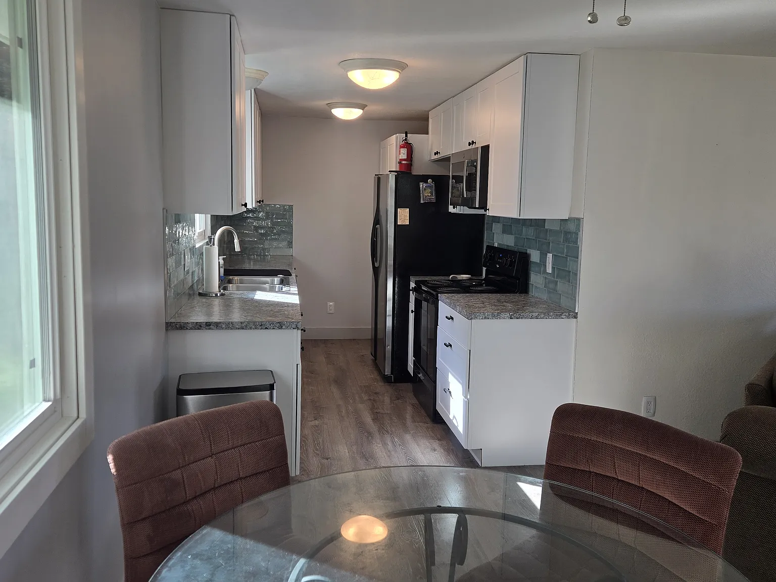 3 bed, 1024 sqft, $1,900 — Photo 4