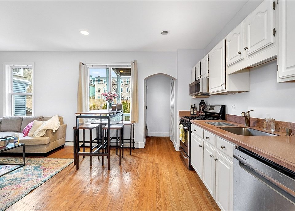 1st image of 760-762 E 5th St #1