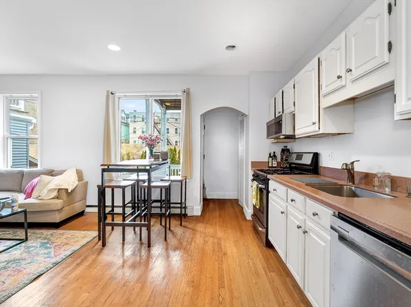 760-762 E 5th St #1, Boston, MA 02127