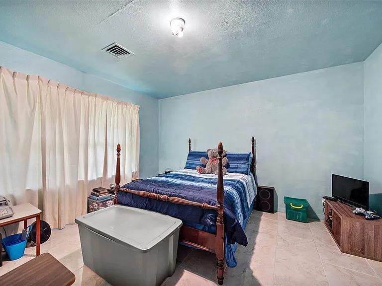202 Avenue J — Photo 16