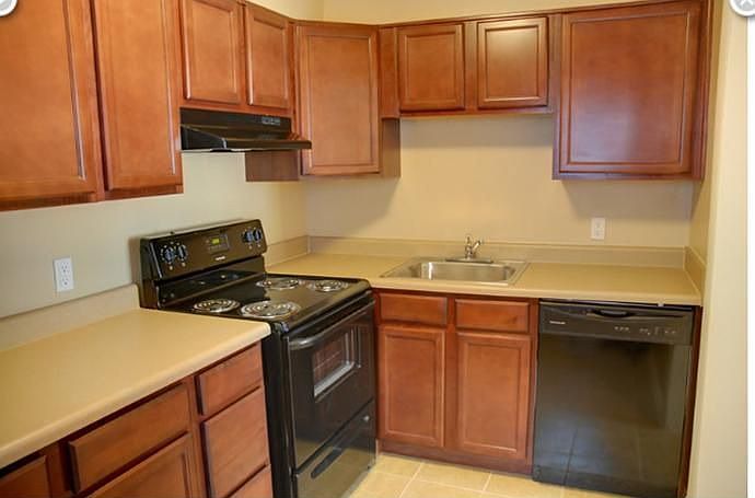 2nd image of 818 W Hill Ave