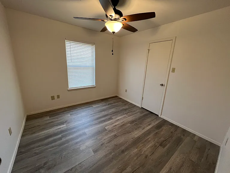 8001 Weehunt Ct — Photo 11