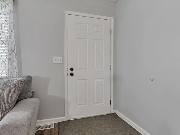4th image of 8053 Lakeloop Dr
