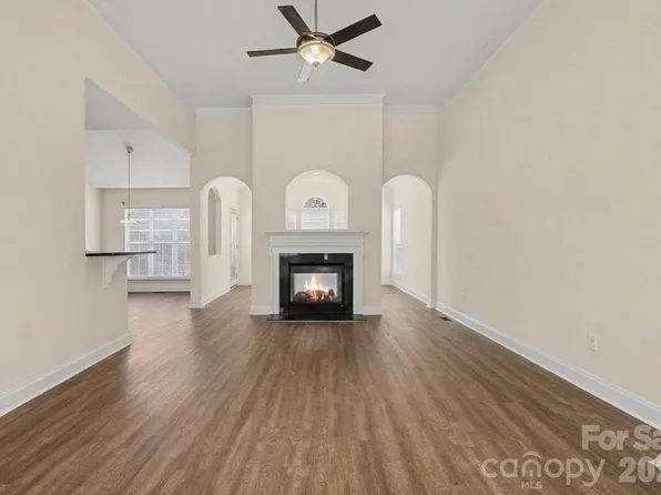 7039 Sedgebrook Dr W, Stanley, NC 28164