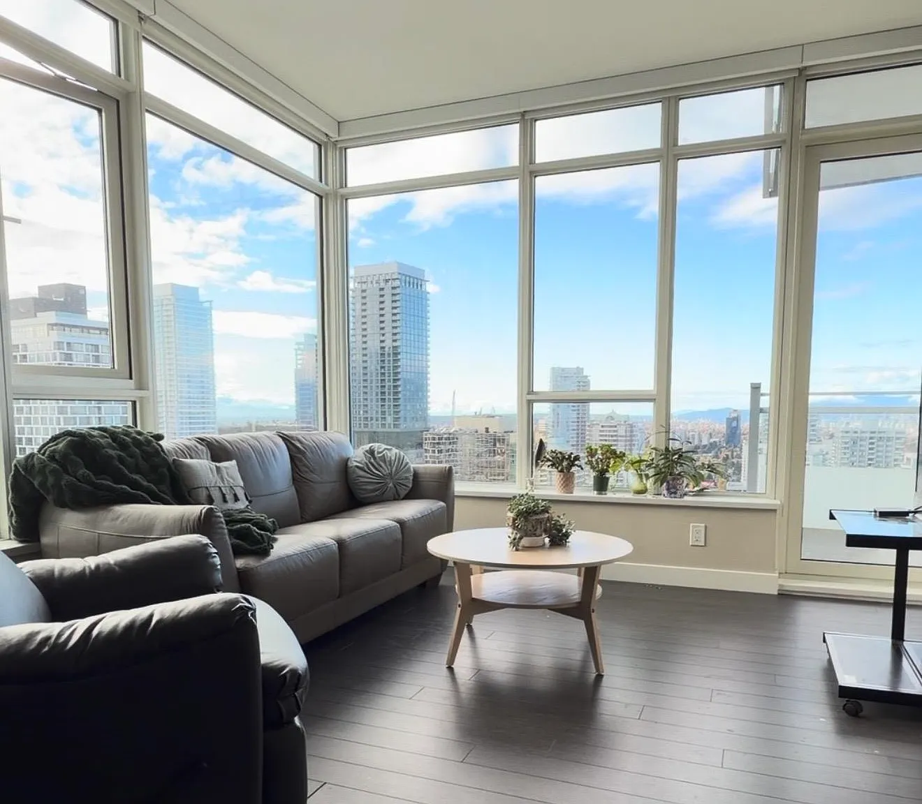 1 bed, 620 sqft, $2,350 — Photo 3