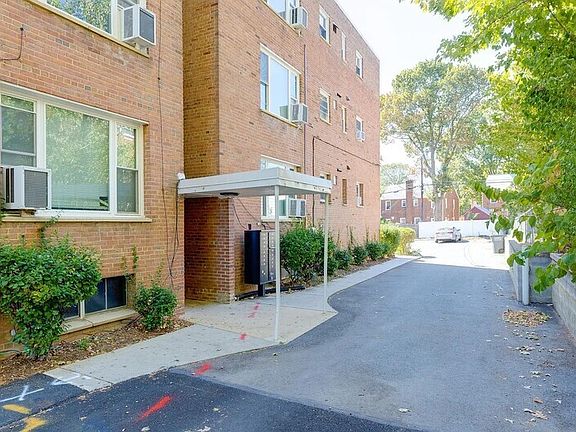4th image of 500 S Courthouse Rd APT 6