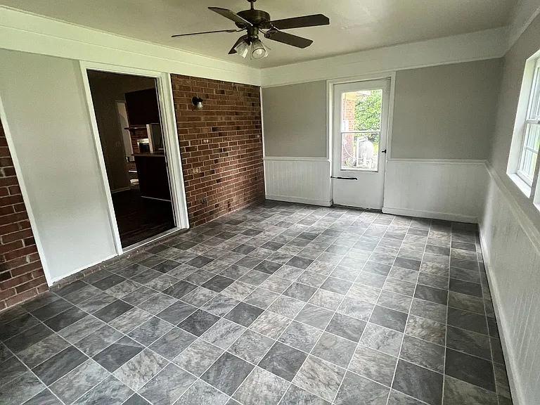 1103 Hickory St — Photo 17