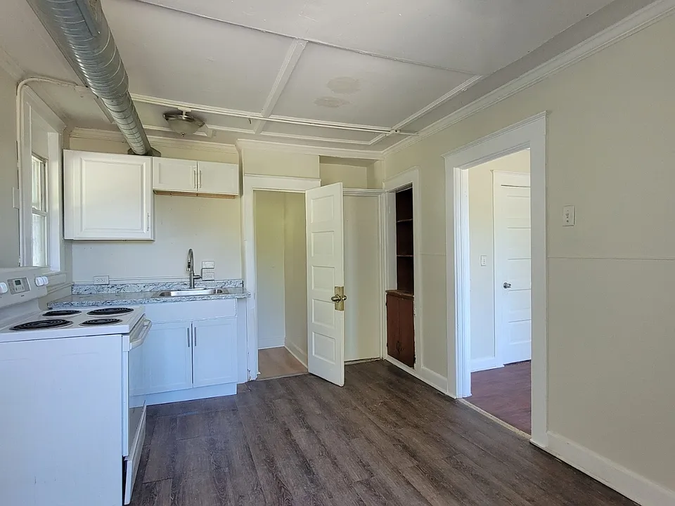220 Main St #7
