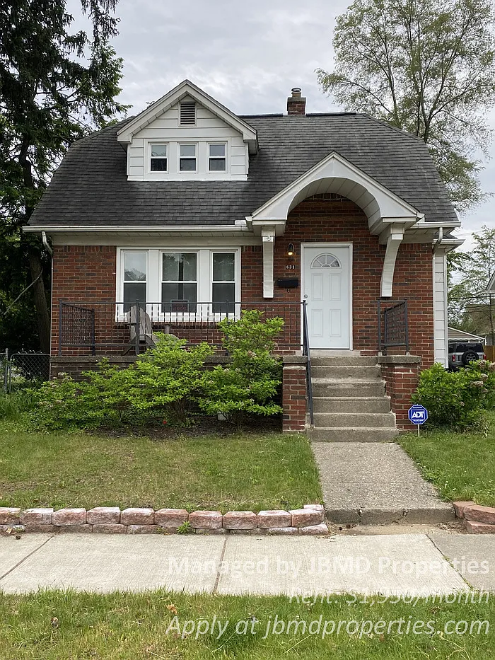 631 Shasta Pl photo 1