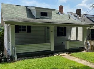 909 Fawcett St, Coraopolis, PA 15108