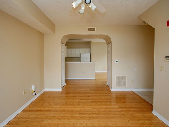 3rd image of 28112 Harbour Vista Cir