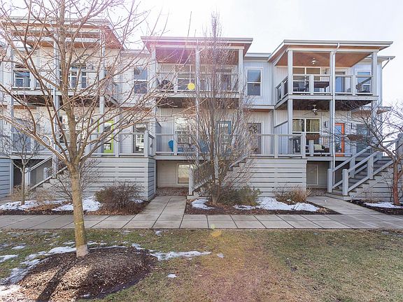 3rd image of 2102 Celadon Dr NE