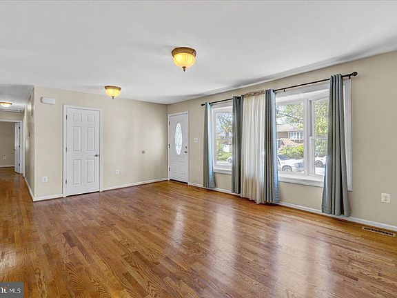 4th image of 68 Herrington Dr