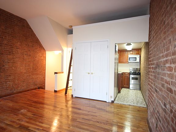 5th image of 163 W 73rd St APT 8W