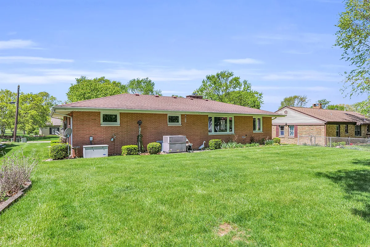 Building Photo - 1702 Golfview Dr