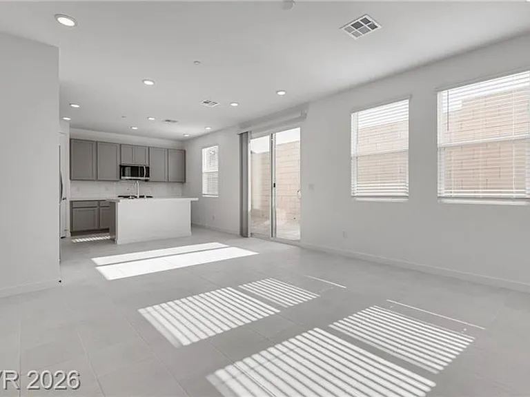 10728 Rhinehill Ave — Photo 3