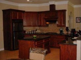403 Forest Oaks Ln, Lake Jackson, TX 77566