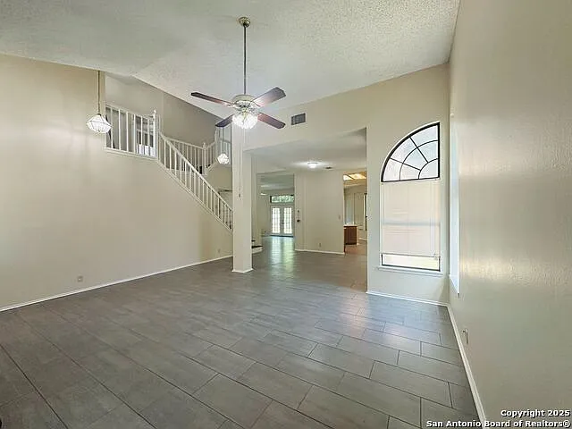 3 bed, 2.5 bath, 2125 sqft, $2,095 — Photo 4