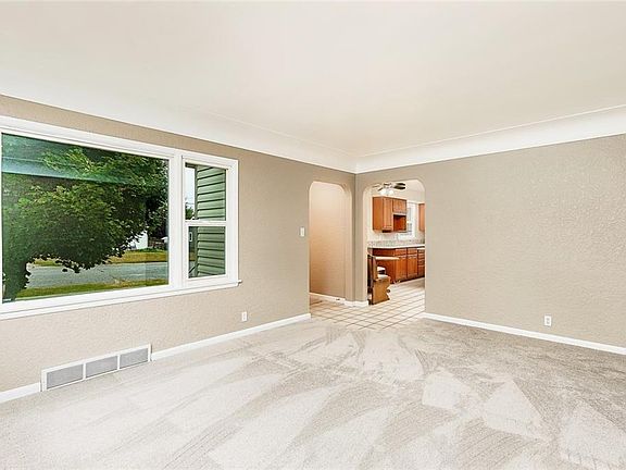 2nd image of 2714 Louise Ln