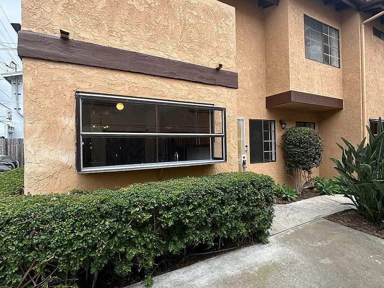 1460 Hornblend — Photo 1
