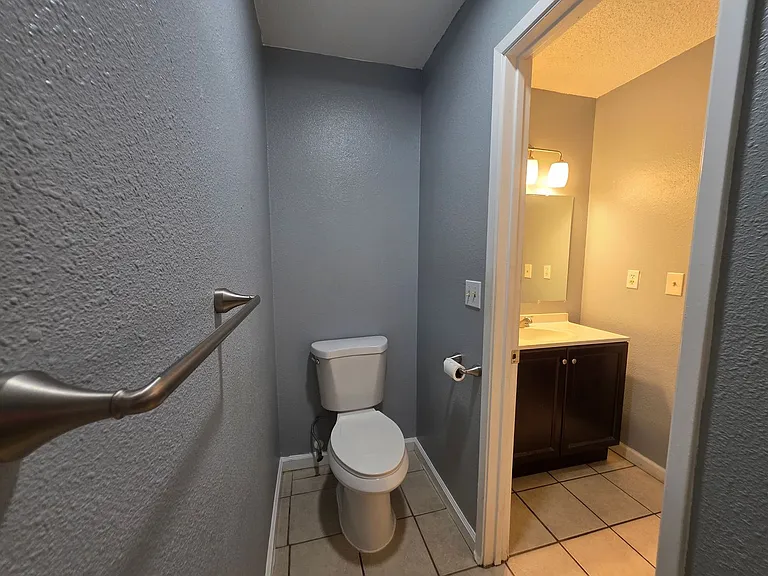 Gareth Ln - Triplex — Photo 20
