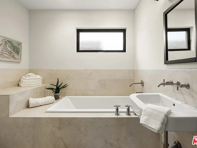 2310 Strongs Dr — Photo 10