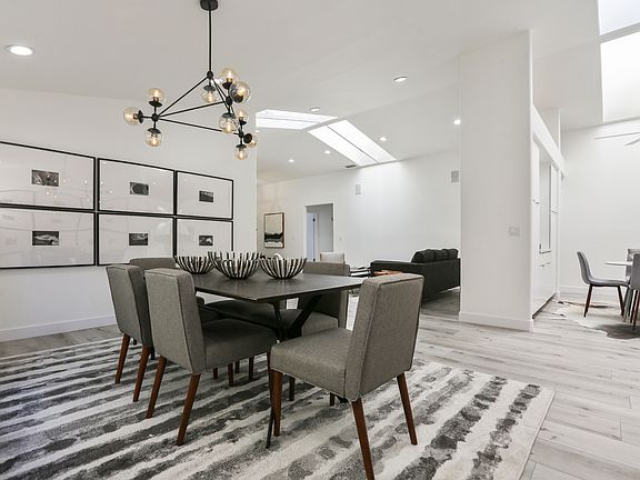 DR can fit table for 10