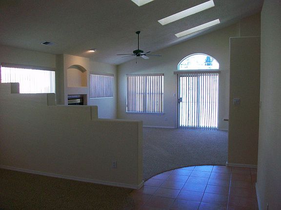 4th image of 816 Calle Amor Dr SE