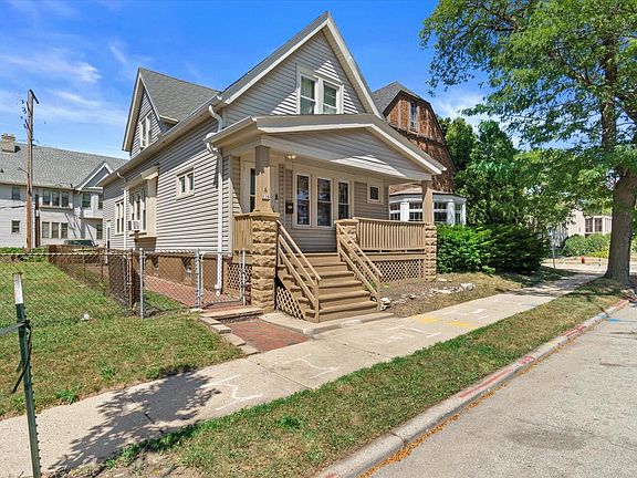 3rd image of 806 W Lapham BOULEVARD