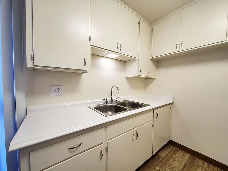 Parks Ave. Apartments — Photo 39