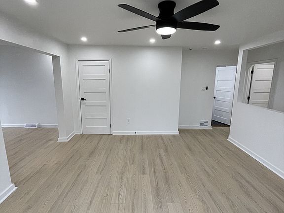 5th image of 107 Shoup St Floor 2