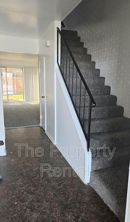 1st image of 1003 N Grandview Ave