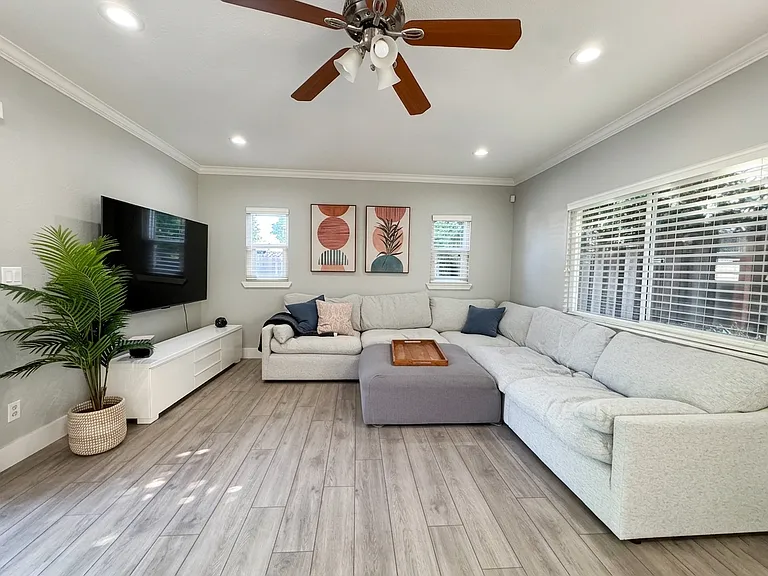 2062 Leon Dr — Photo 2
