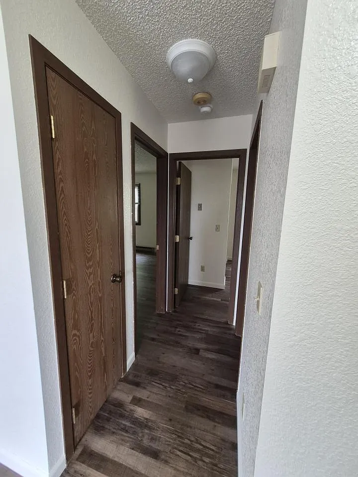 2 bed, 1.0 bath, $1,050 — Photo 4
