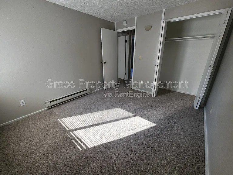 492 S Dover Ave — Photo 17