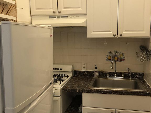 3rd image of 109 Dartmouth St #20