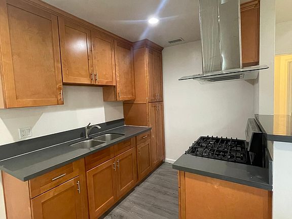2nd image of 1811 Vine St Unit B