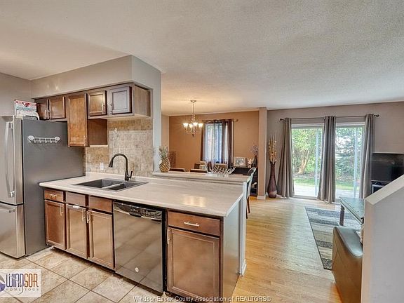 4th image of 1277 Cardinal Cres