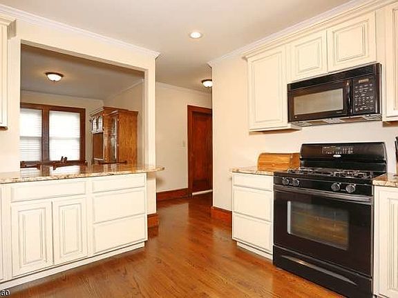 5th image of 236 Vreeland Ave