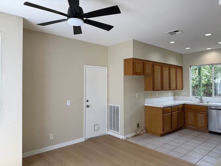 39561 Tischa Dr — Photo 7