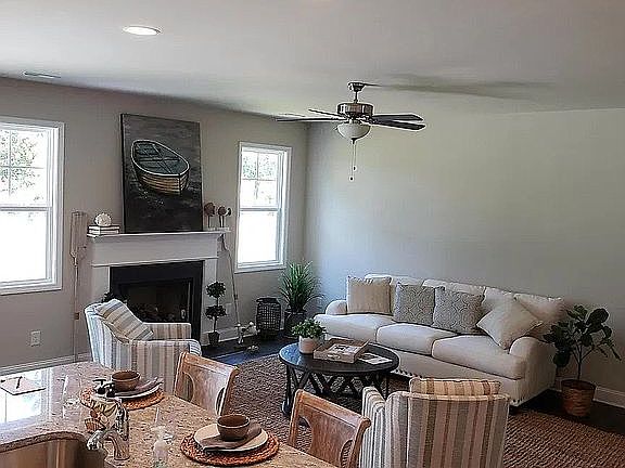 3rd image of 1111 Pelican Dr