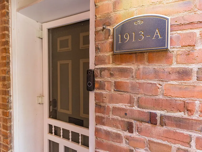 1913 Senate St #A — Photo 3