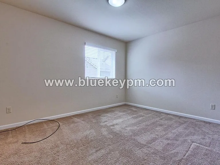213 NE 52nd St — Photo 13