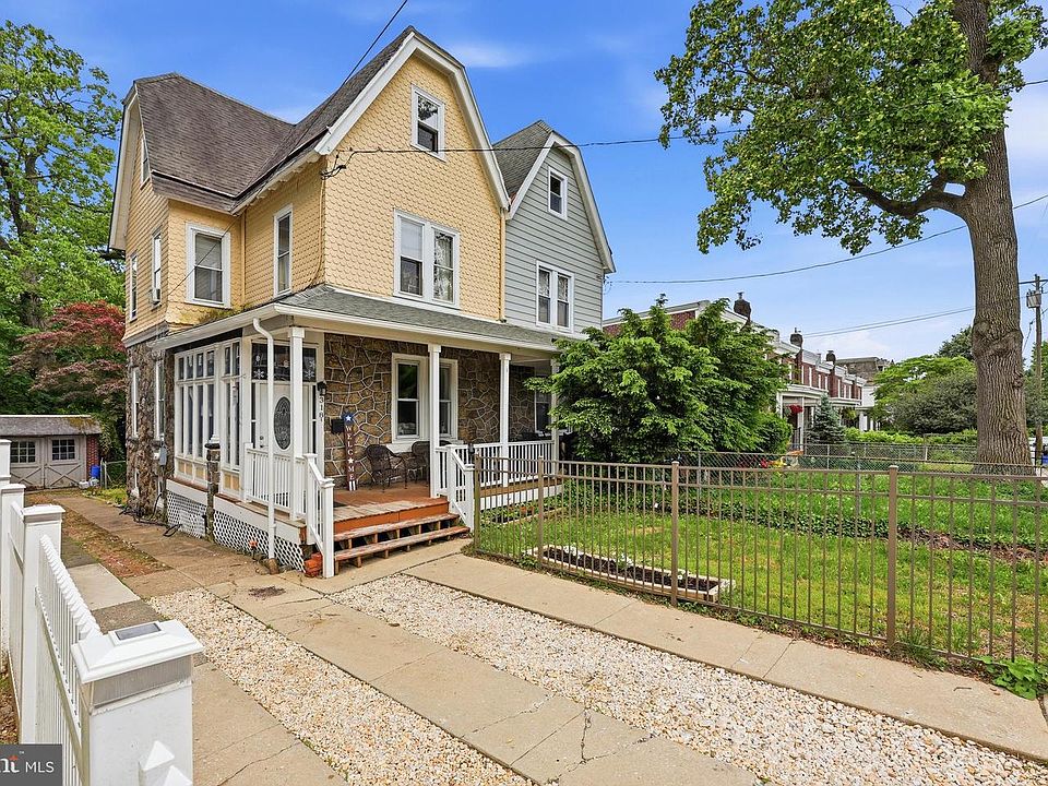 1st image of 266 Rochelle Ave
