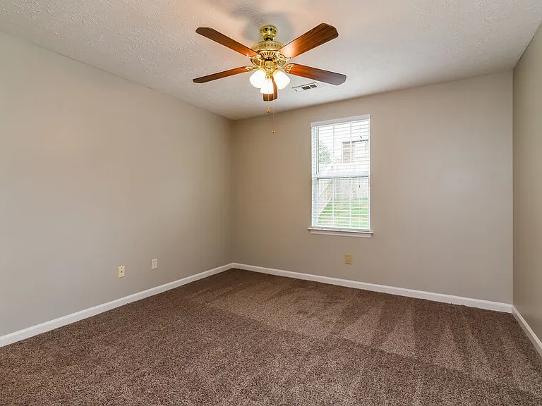 101 Edgehill Ln — Photo 8