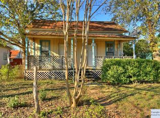 107 Saint George St, Gonzales, TX 78629