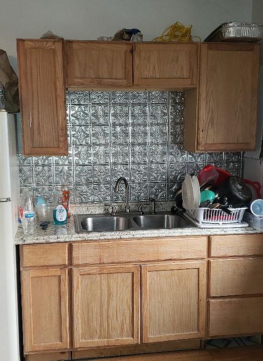 1st image of 485 Hinman Ave #3